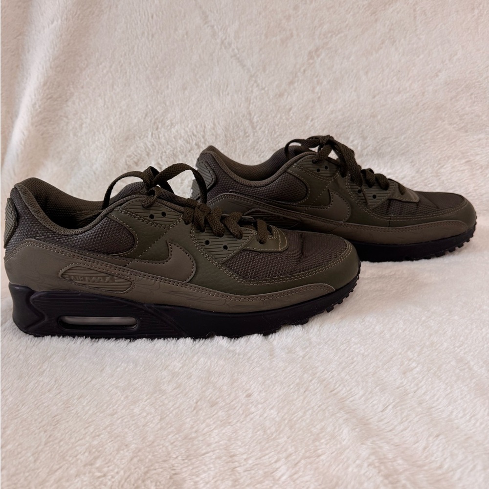 Nike Men's Dark Olive Sneakers